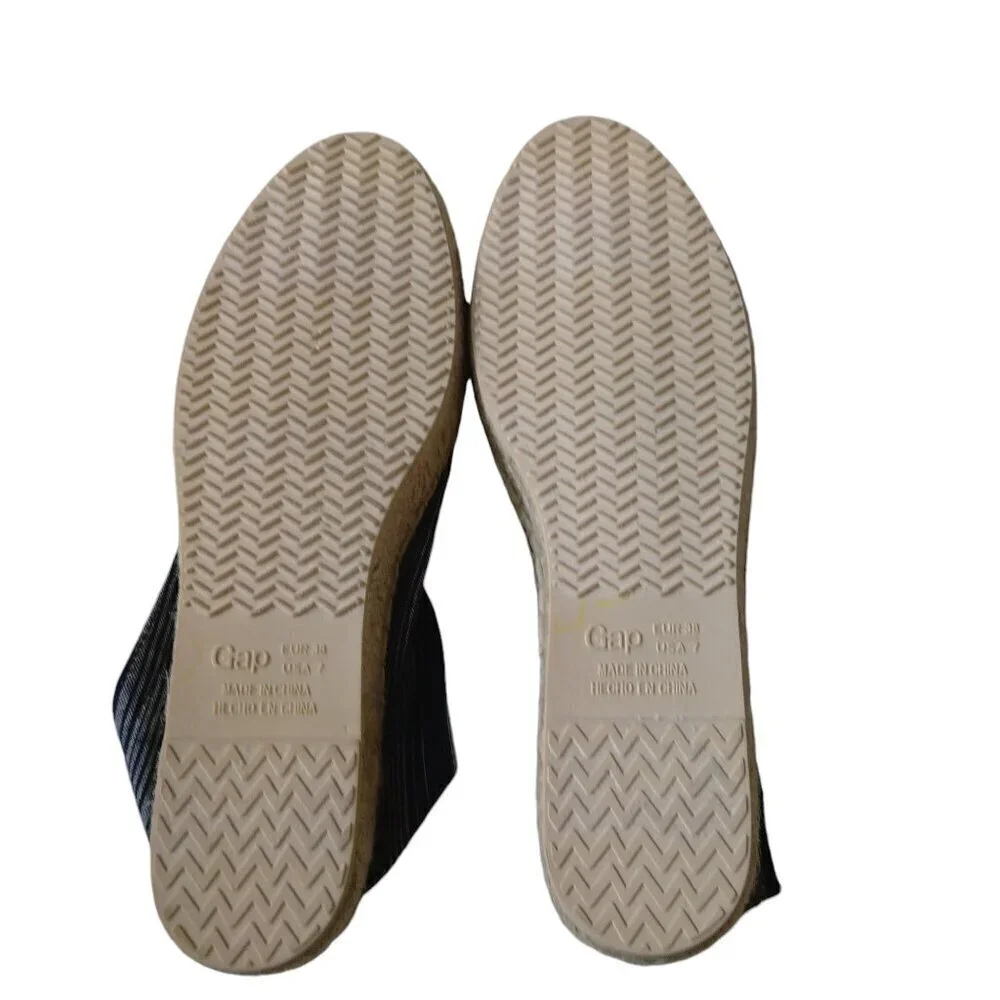 Gap Women's Size 7 Navy Striped Canvas Espadrilles Slip On Casual Beach Travel